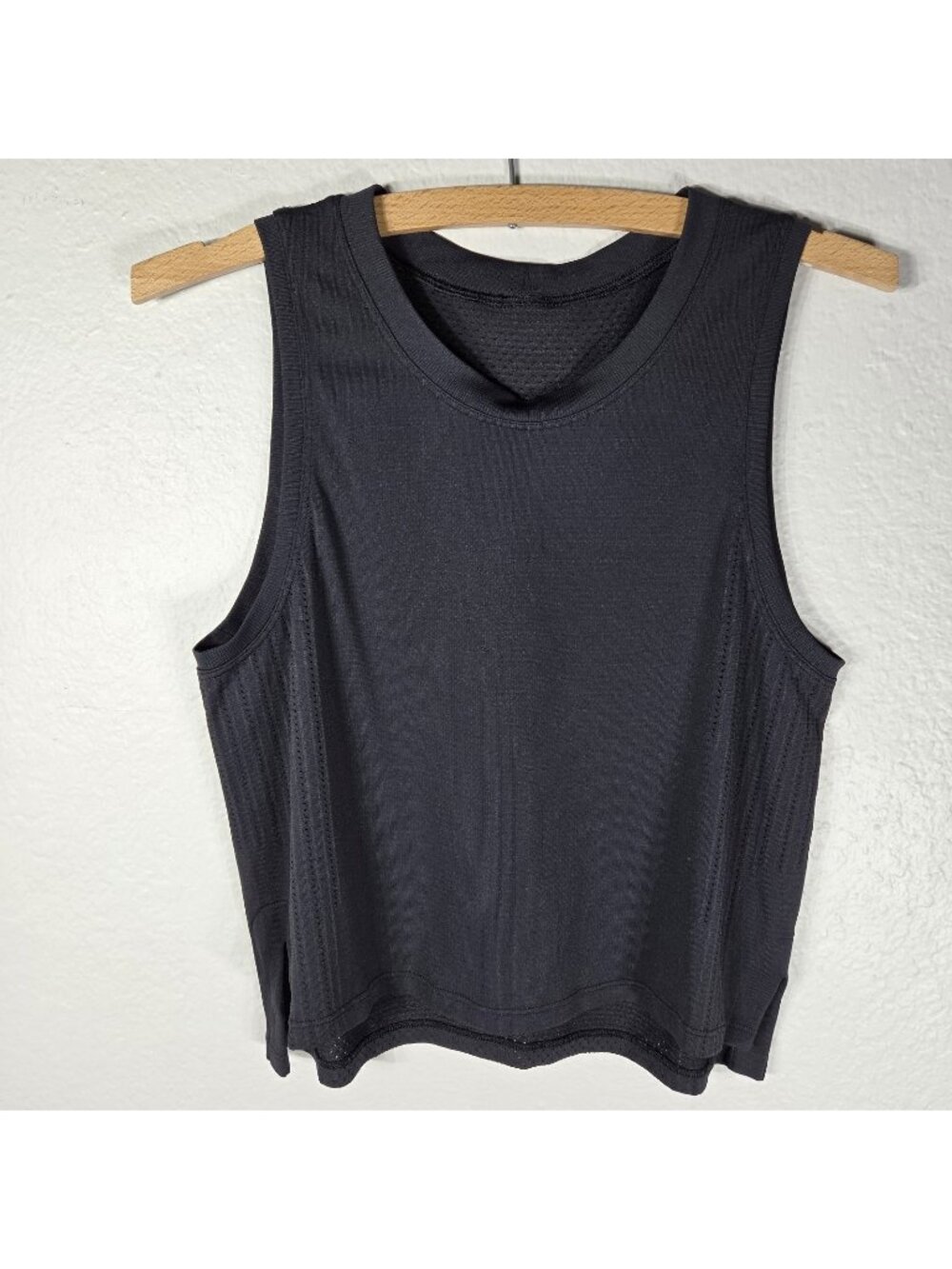 Lululemon Train To Be Black Mesh Crop Tank Top Size 4 Sleeveless Crew Neck